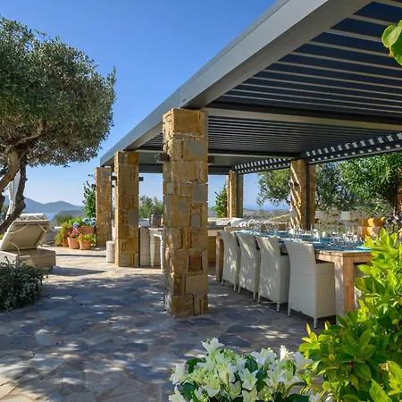 Methoni Paradise For 10 & Pool Foiníki