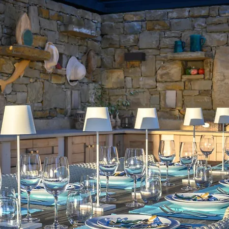 Methoni Paradise For 10 & Pool Foiníki