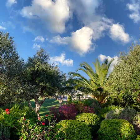 Methoni Paradise For 10 & Pool *